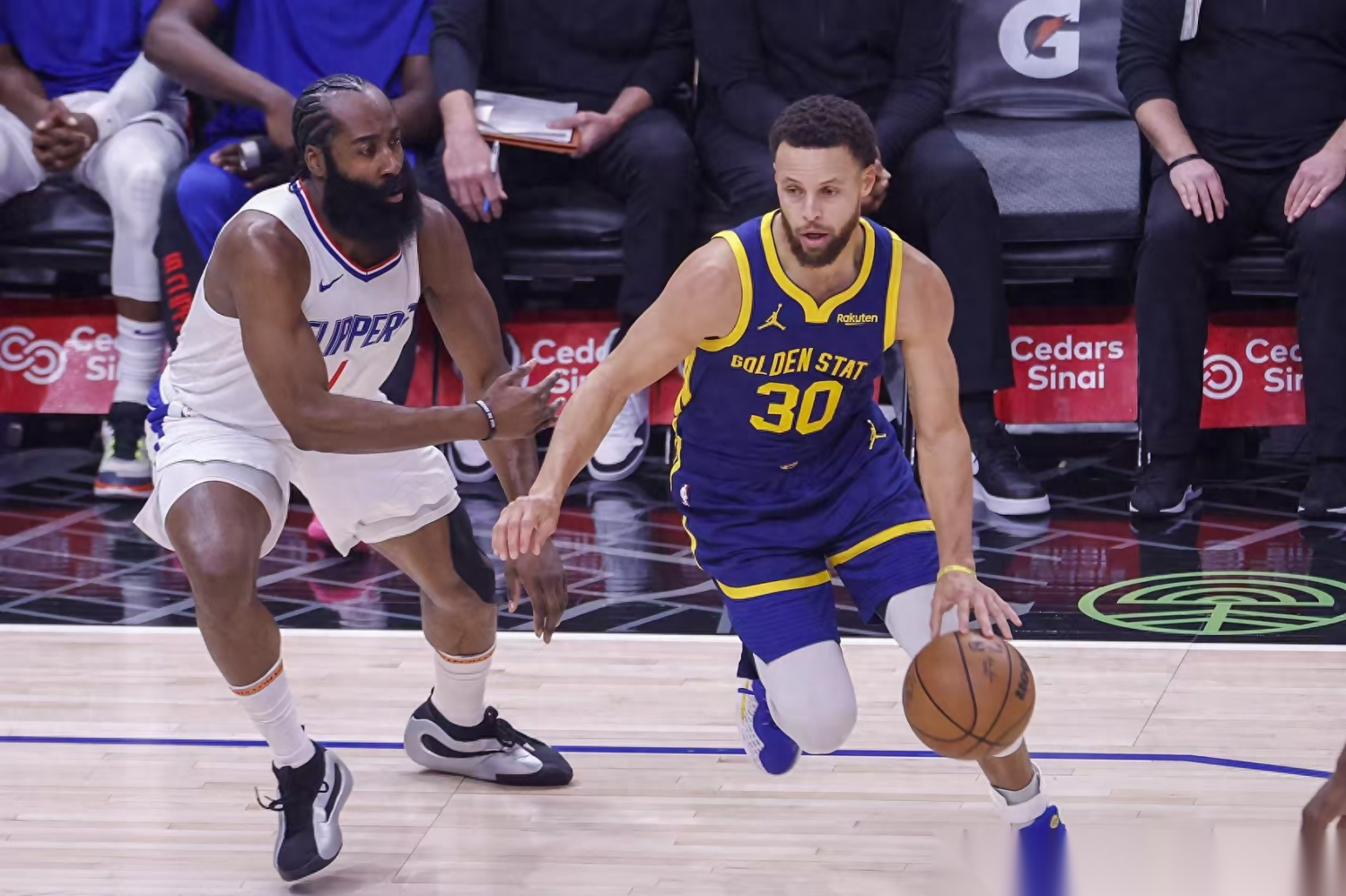 关于这也行？赛前西汉姆备战NBA总决赛迈阿密热火围绕社区盾止住颓势，窗口期纽约尼克斯调整名单以备欧联的信息